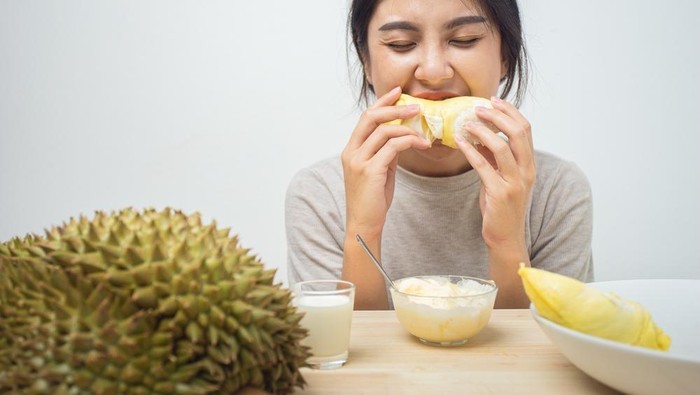 ilustrasi-makan-durian_169.jpeg 