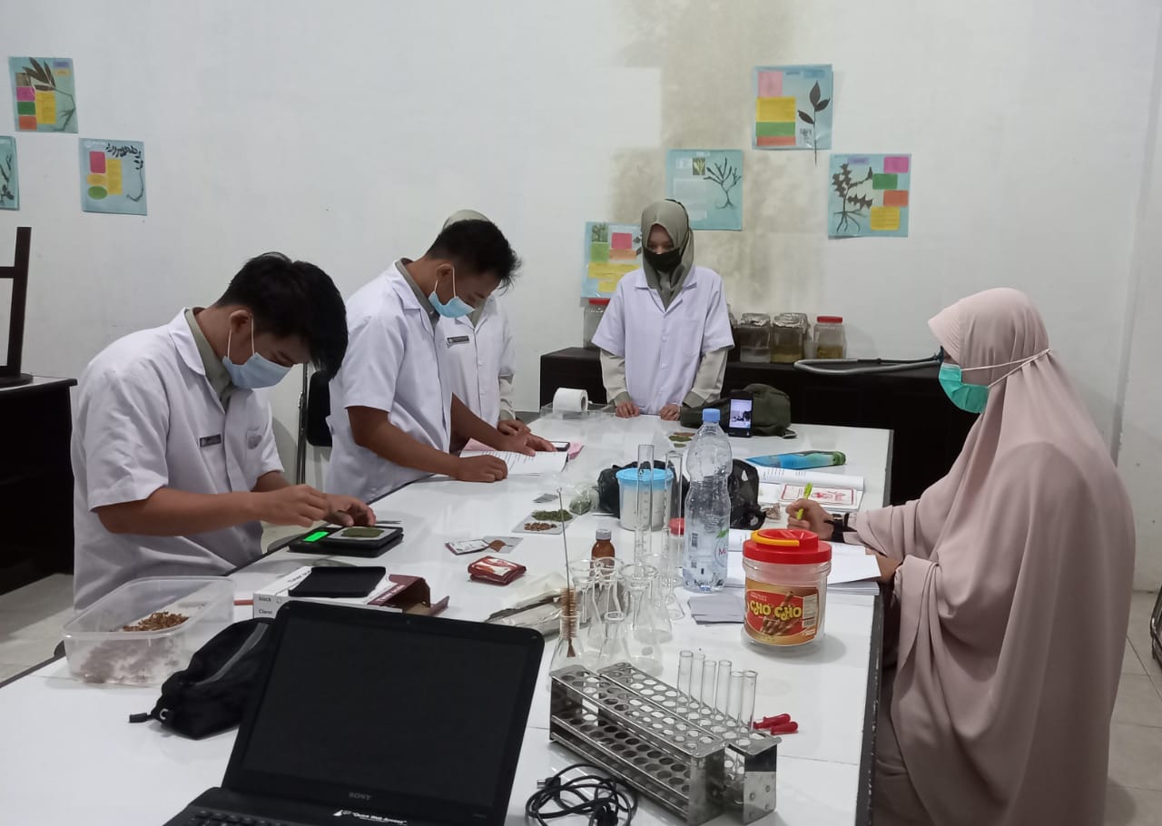 Praktek Laboratorium Farmasi 